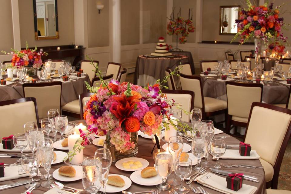 Table setting and decor