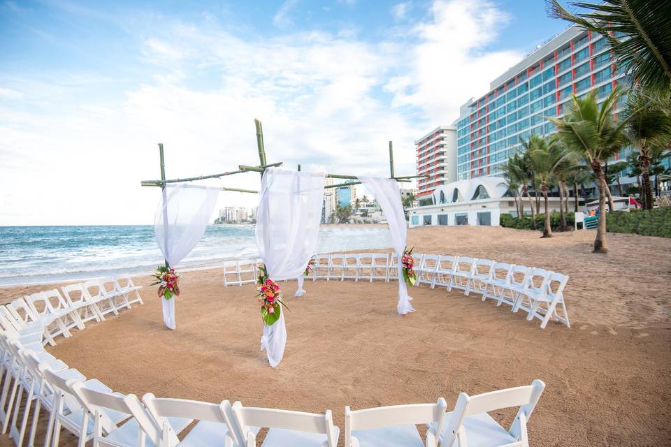 Round beach ceremony