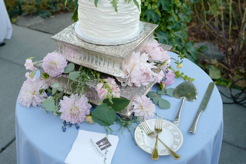 Single Tier Cutting Cake