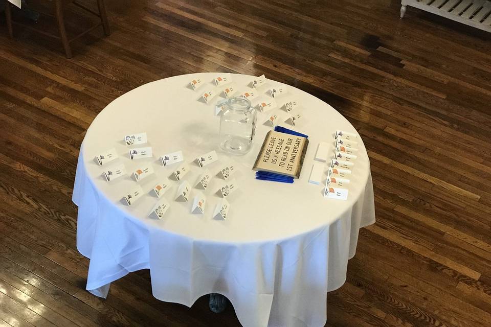 Message table with placecards