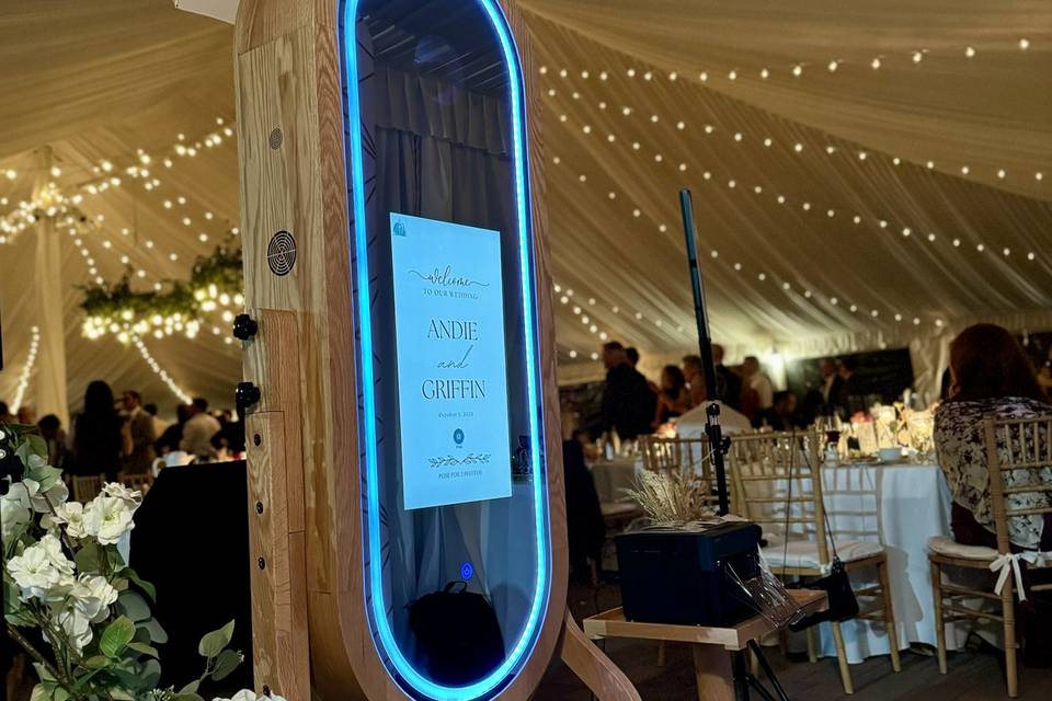 Mirror booth