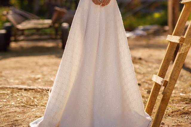 Simple off shoulder wedding dr