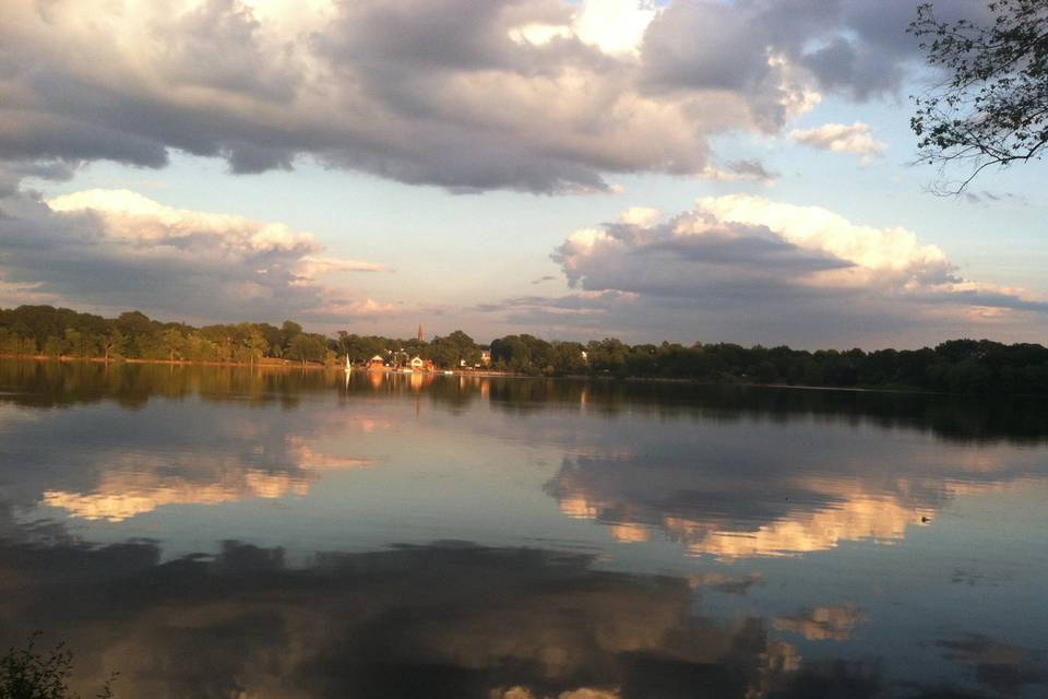 Sky's reflection on the lake