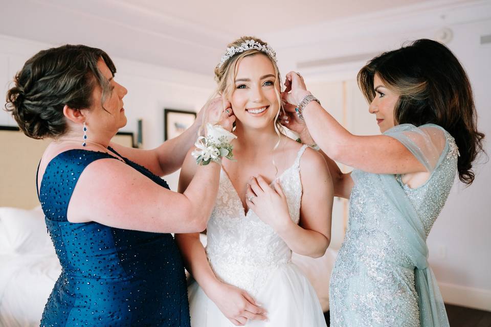 Bride and her Bridesmaids