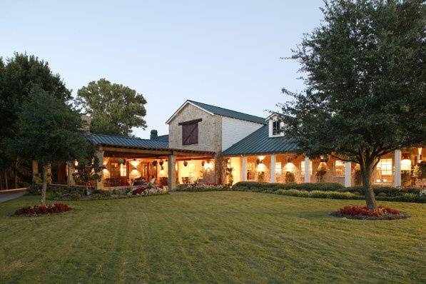 Photo of the clubhouse at Twin Creeks Golf Club