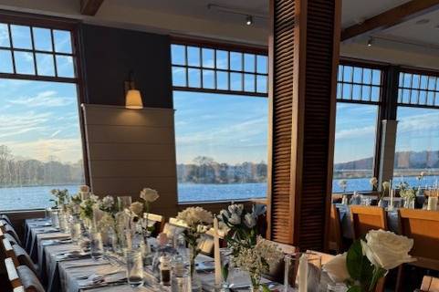 Restaurant tablescape