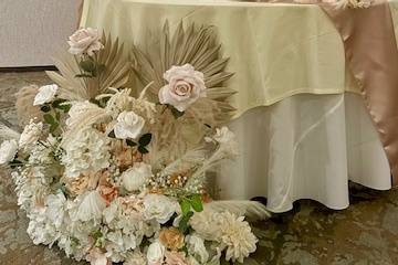 Blush & Ivory Sweetheart Table