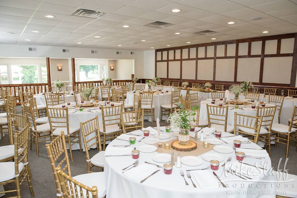 Fox Classic with Gold Chiavari