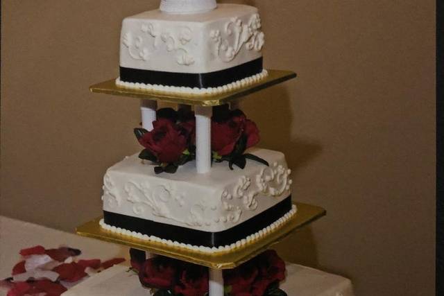 3 Tiers w/flowers & ribbon