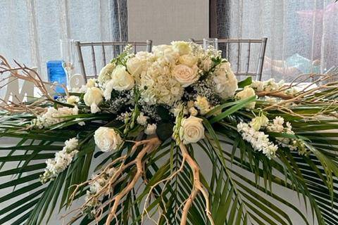 Sweetheart Table w/Manzanitait