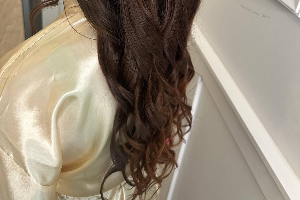 Side braid with curls