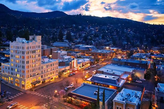 Ashland Springs Hotel by night