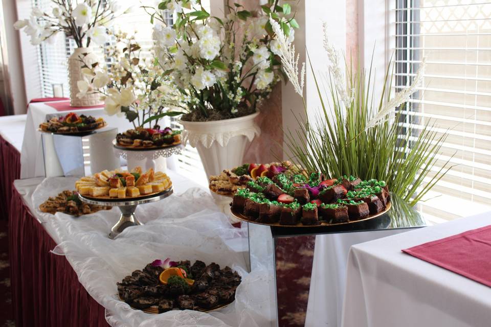 Dessert table with flowers
