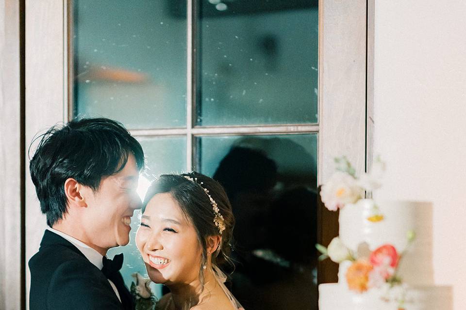 CAKE CUTTING MOMENT