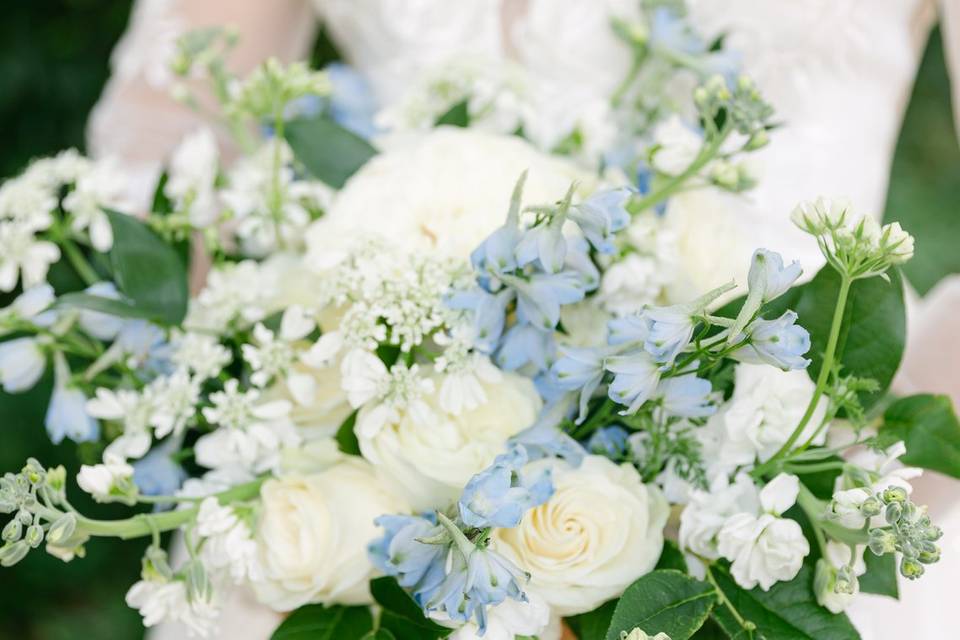 White/Blue Bouquet