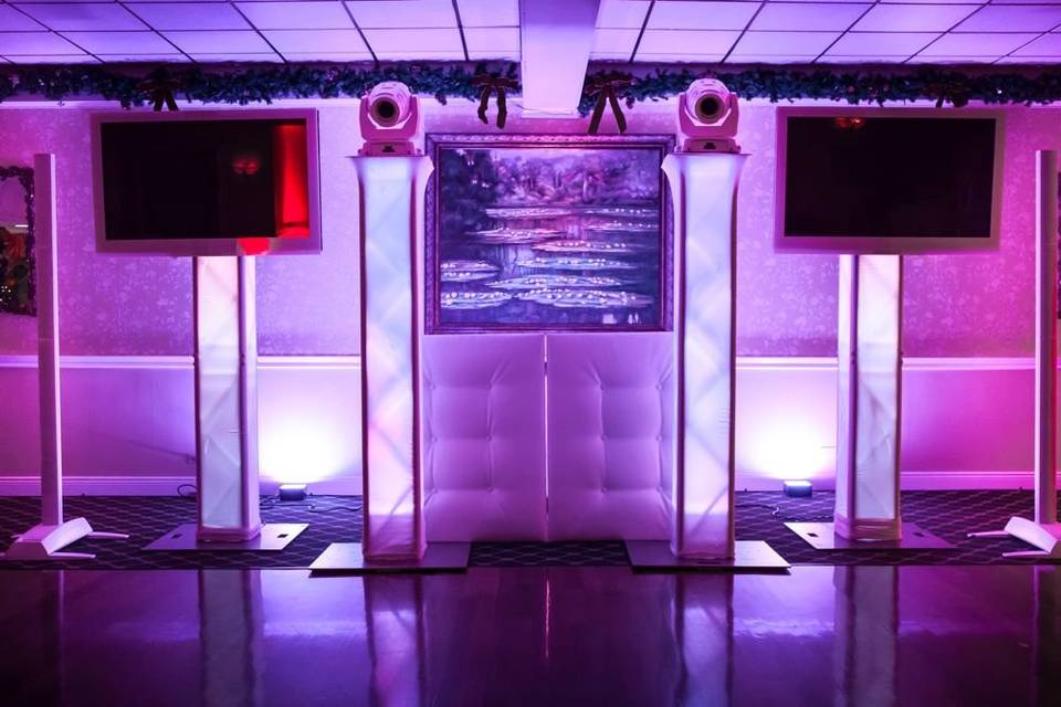 Plush Frontboard, White Column Uplighting, 2 White Plasmas, White Bose Soundsystem