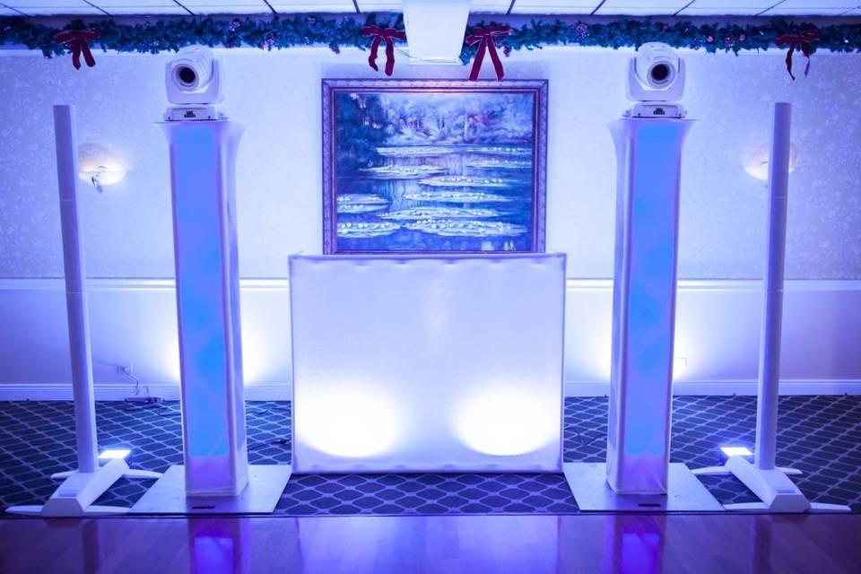 Kinetic Frontboard, White Column Lighting, White Speakers
