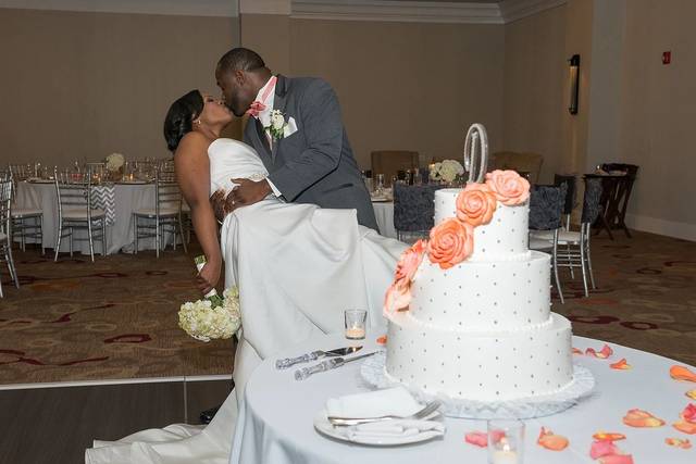 Couple's kiss