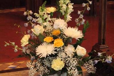 A stunning ceremony bouquet at the front of the church