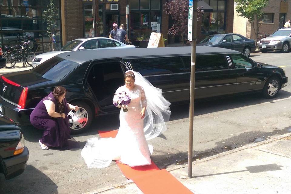 Bride arriving to the church with our 