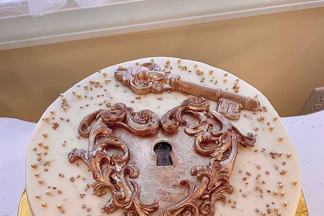 Key shaped birthday cake for a 21st... - Achii Cake Creations | Facebook