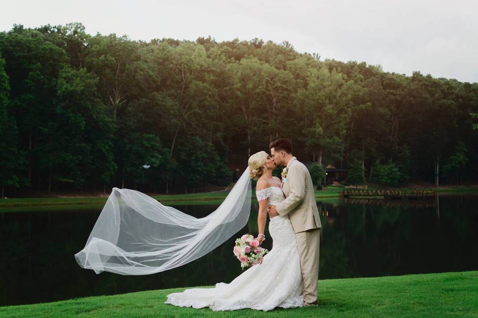 Kiss by the water