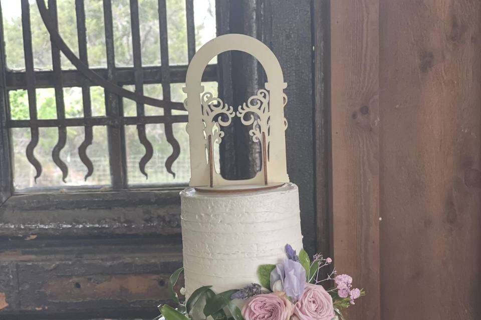 Wedding cake w/florals