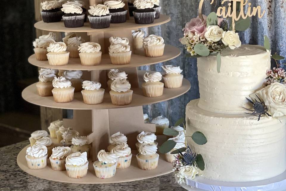 Wedding Cake w/cupcakes