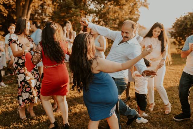 Just engaged dance party