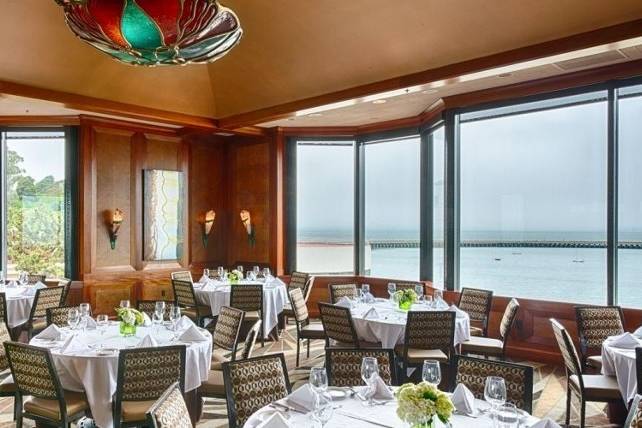 Captain's Room offers a view of the San Francisco Bay, Alcatraz, the historic Balclutha at Hyde Street Pier and the Aquatic Park.