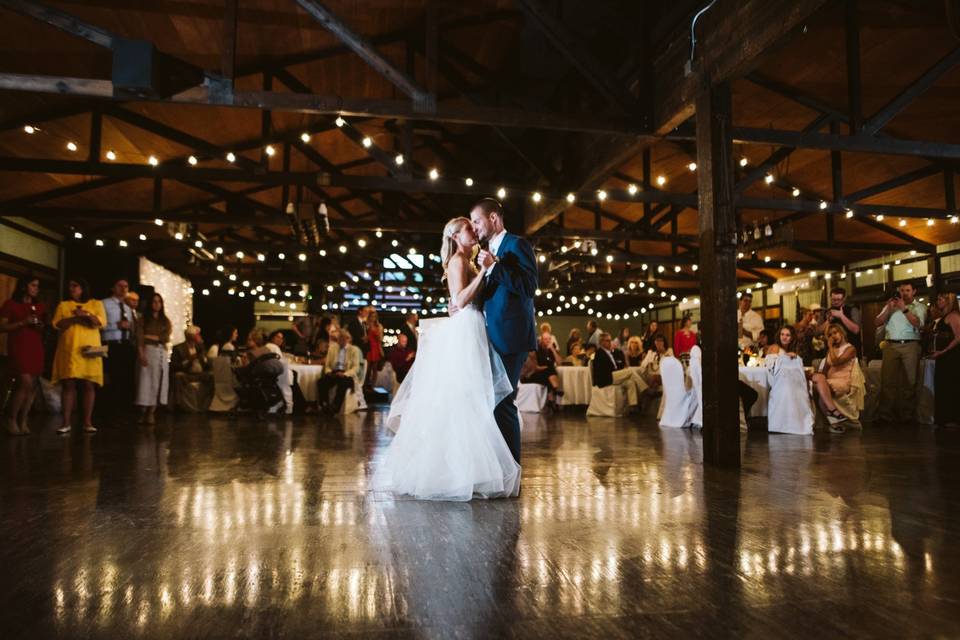 Couple's first dance - Glasser Images