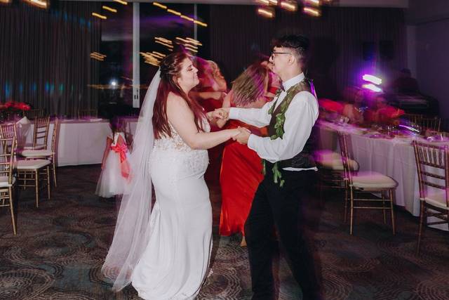 Matt + Ali on the dance floor