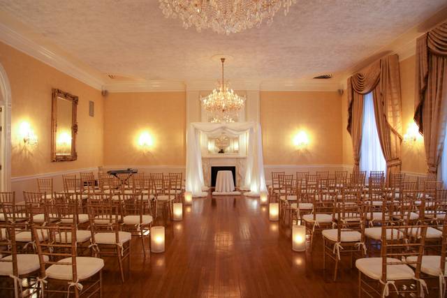 Grand salon ceremony | photo by Studio Manhattan