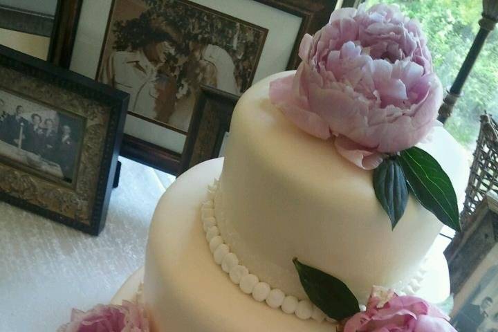 White wedding cake