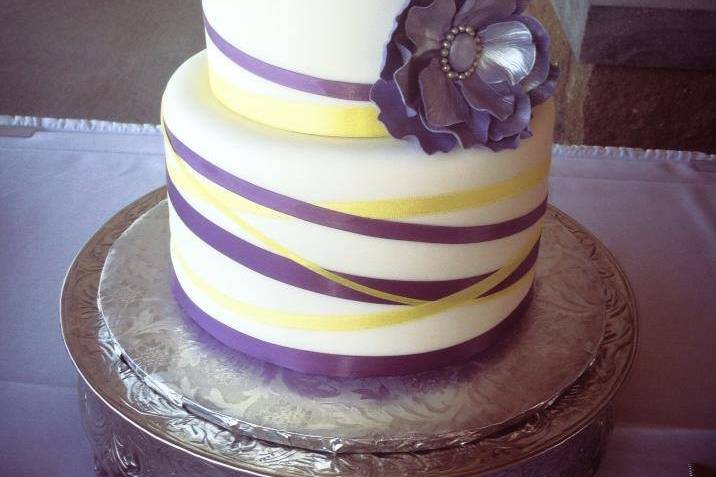 2-tier wedding cake