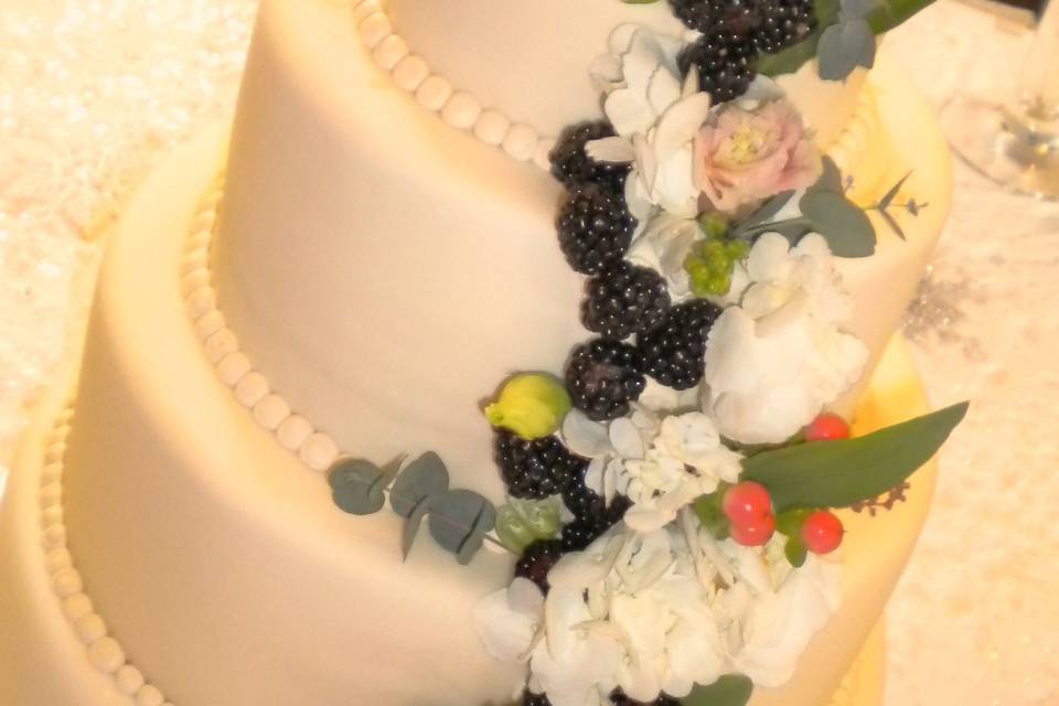 4-tier fondant wedding cake