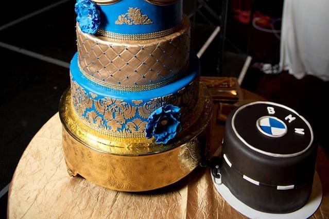 Blue and gold wedding cake