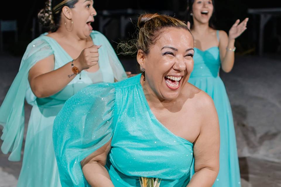 Bouquet toss