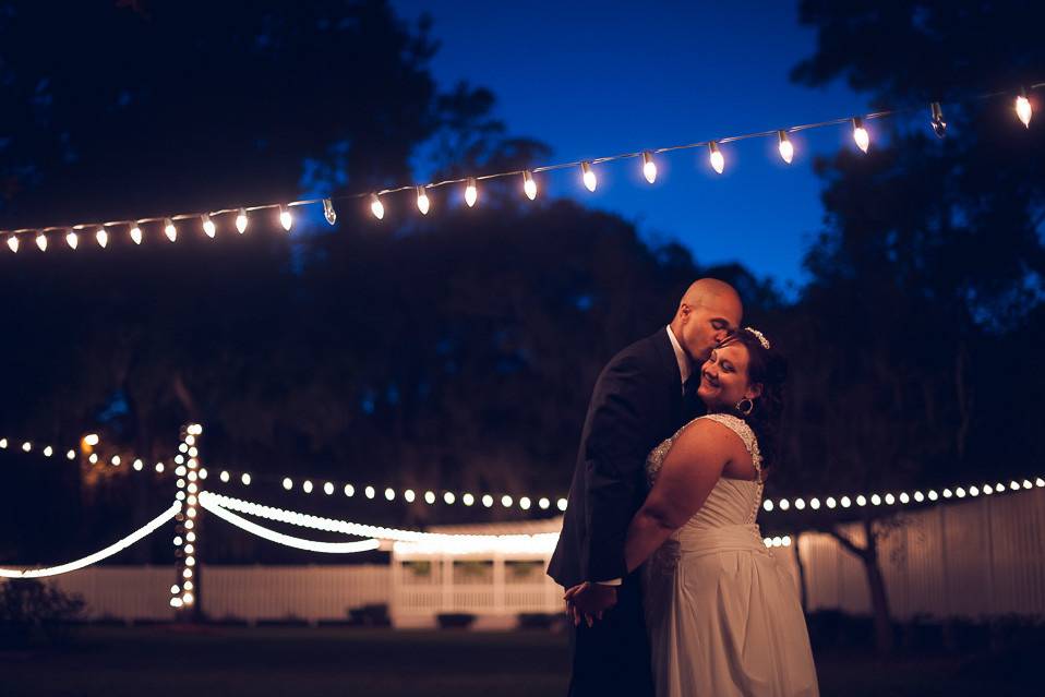 Wedding kisses