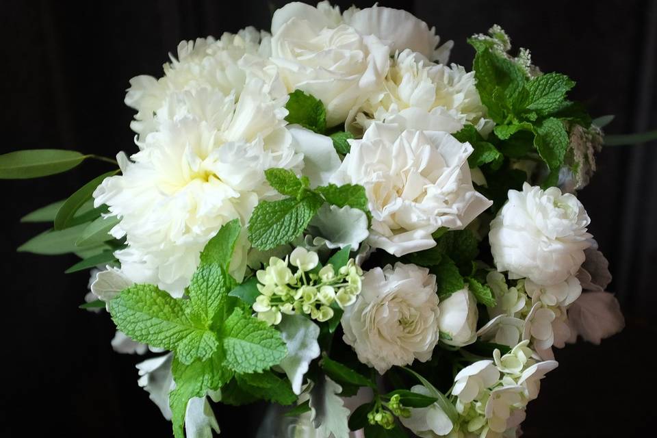 White Easel Spray l Designed by Michler Florist l Lexington Kentucky –  Michler's Florist, Greenhouses & Garden Design