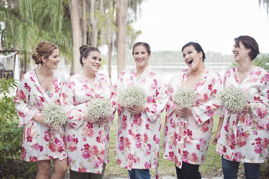 Bridesmaids in pretty robes