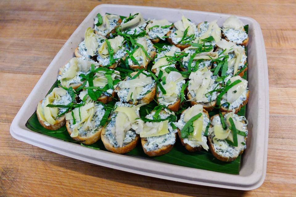 Spinach and artichoke crostini