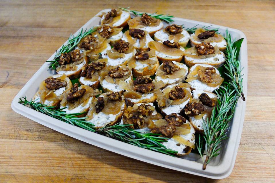 Blue cheese walnut crostini