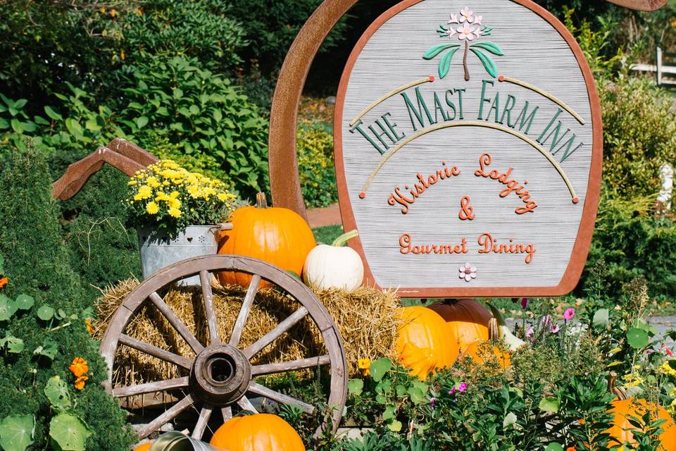 Mast Farm Inn Sign
