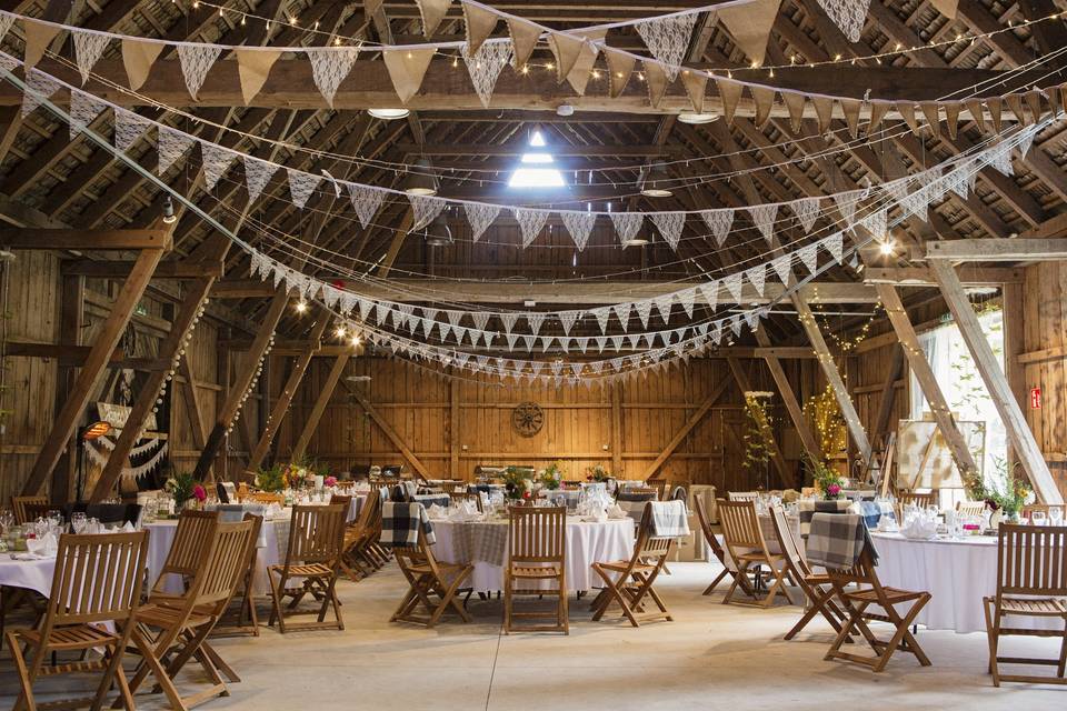 Cozy style barn wedding