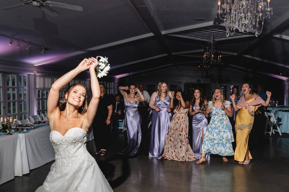 Bridal bouquet toss