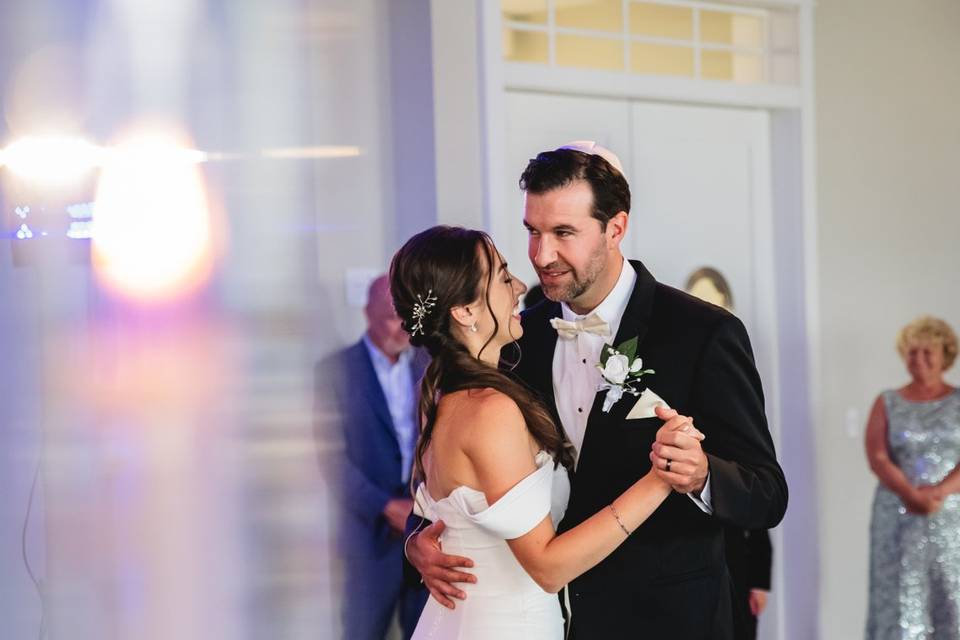 Newlyweds first dance