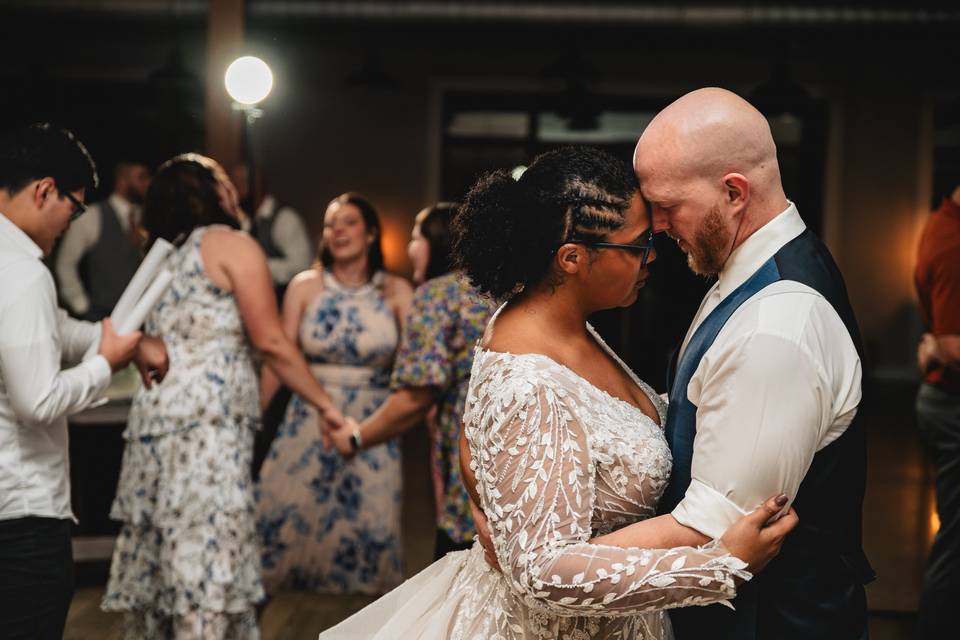 Newlyweds dance