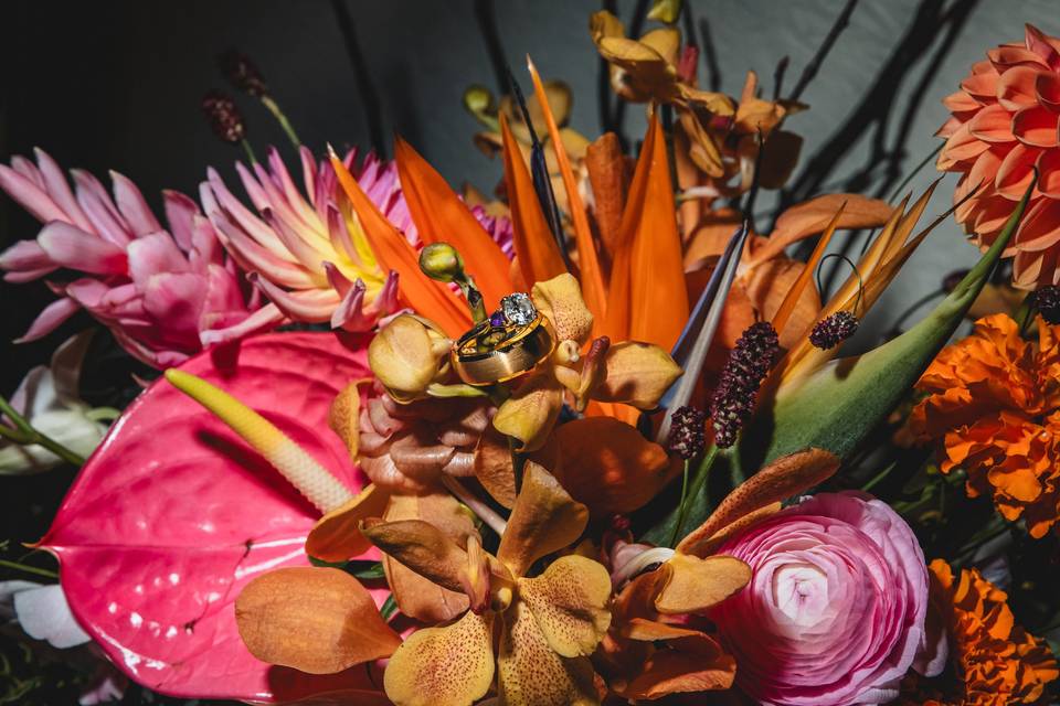 Tropical bouquet and rings