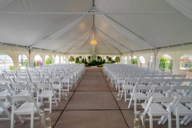 Beautiful tent ceremony
